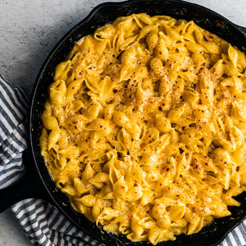 Macaroni And Cheese In Small Cast Iron Skillet Stock Photo - Download Image  Now - Macaroni and Cheese, Skillet - Cooking Pan, Cast Iron - iStock