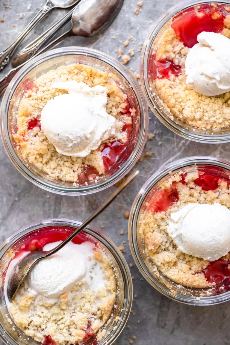 Ginger rhubarb crisp